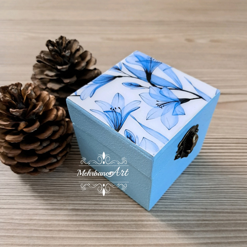 جعبه چوبی طرح گل آبی با کاور رزینی